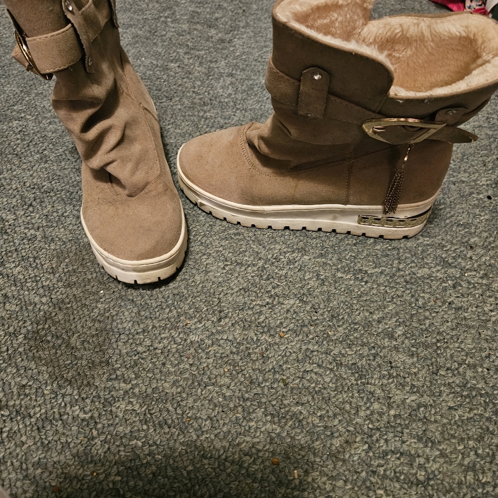 Boots - Picture 3 of 3